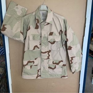 GENUINE MILITARY COMBAT JACKET.
